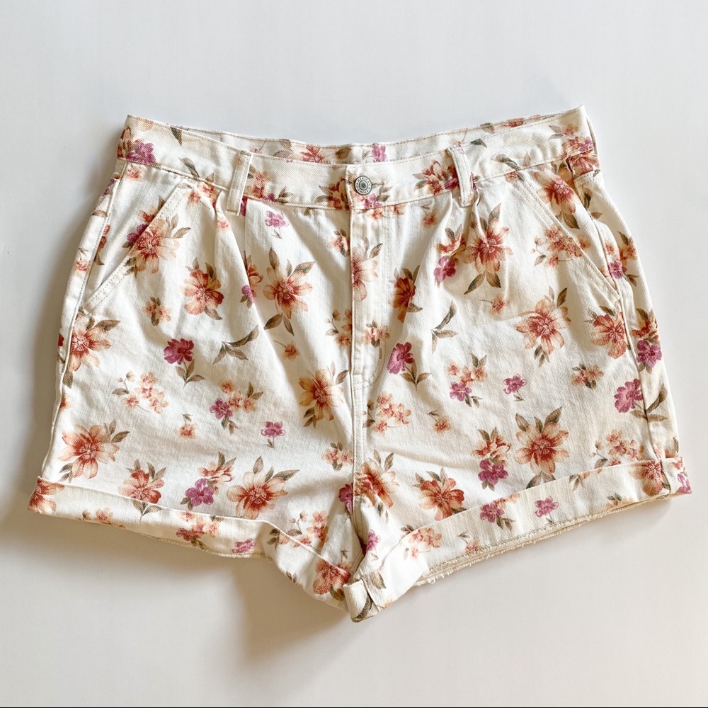 American Eagle White Floral Denim Mom Jean Shorts